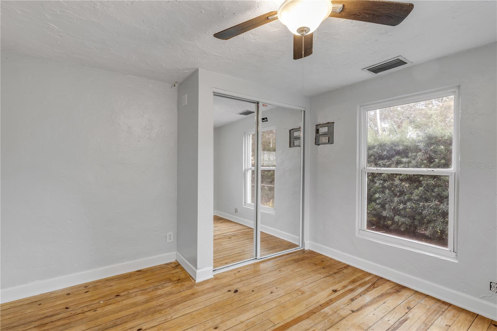 Image 19 of 38 For 2520 Belmont Avenue