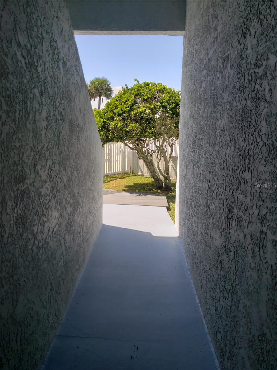 Image 6 of 43 For 4860 Atlantic Avenue 104