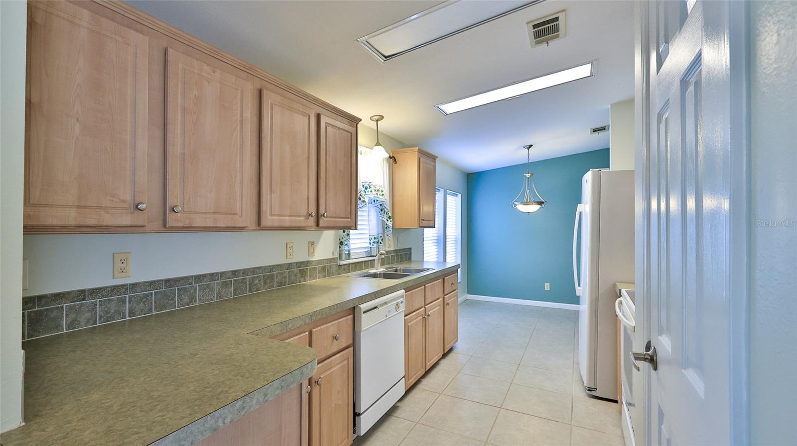 Image 10 of 53 For 415 Sioux Boulevard