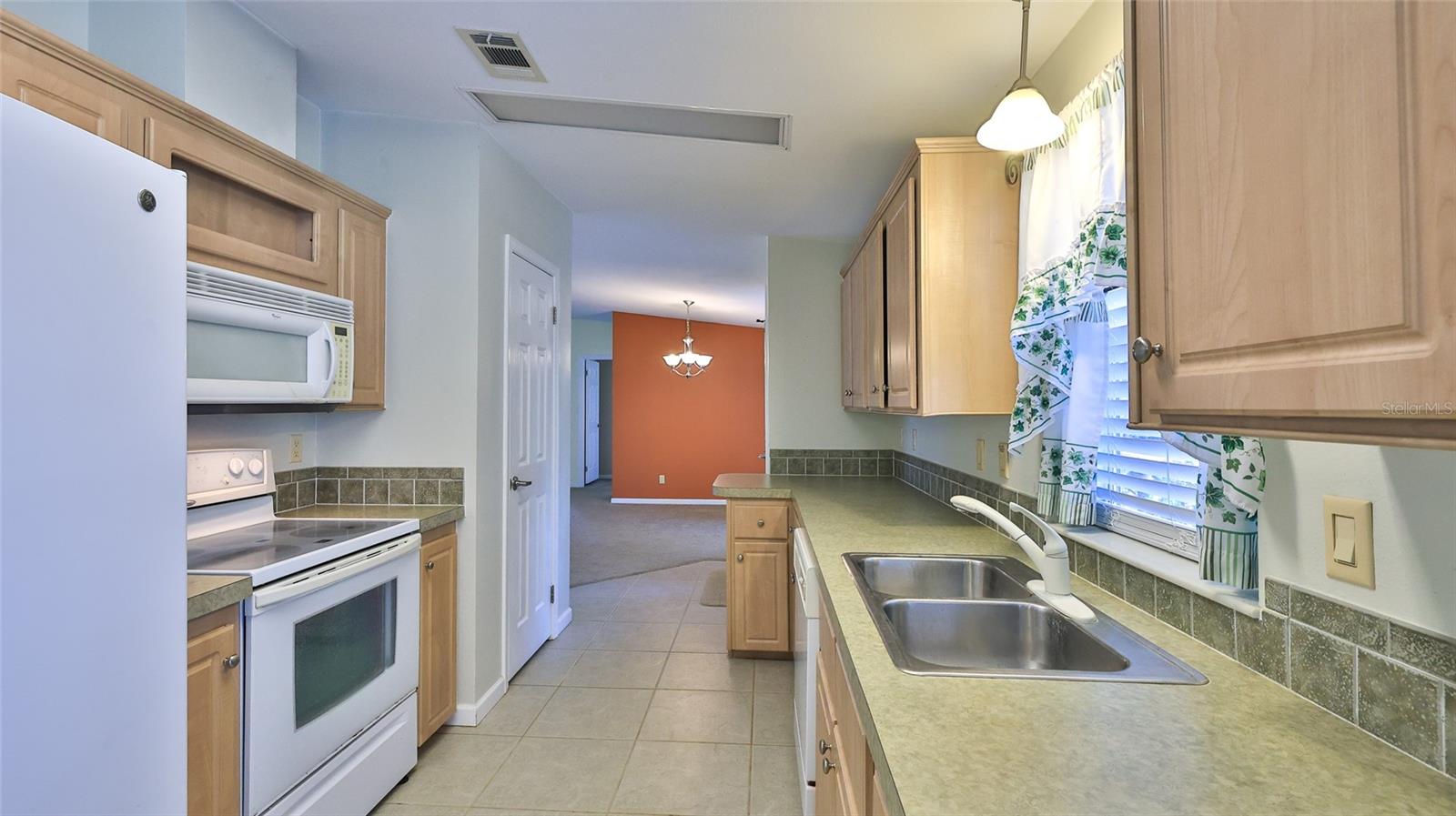 Image 12 of 53 For 415 Sioux Boulevard