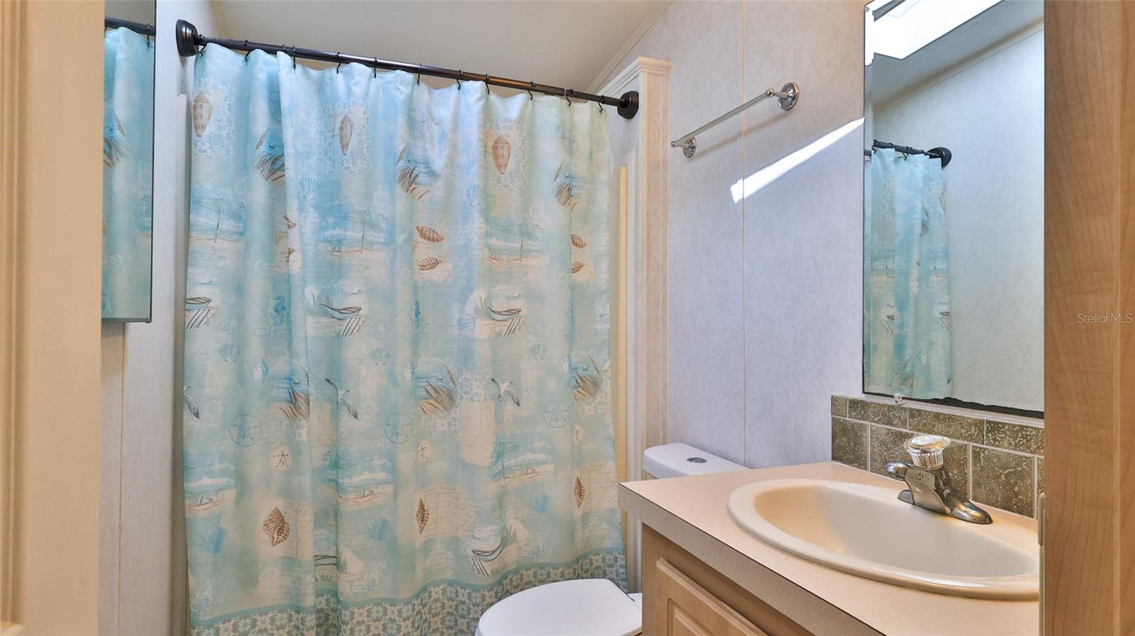 Image 21 of 53 For 415 Sioux Boulevard