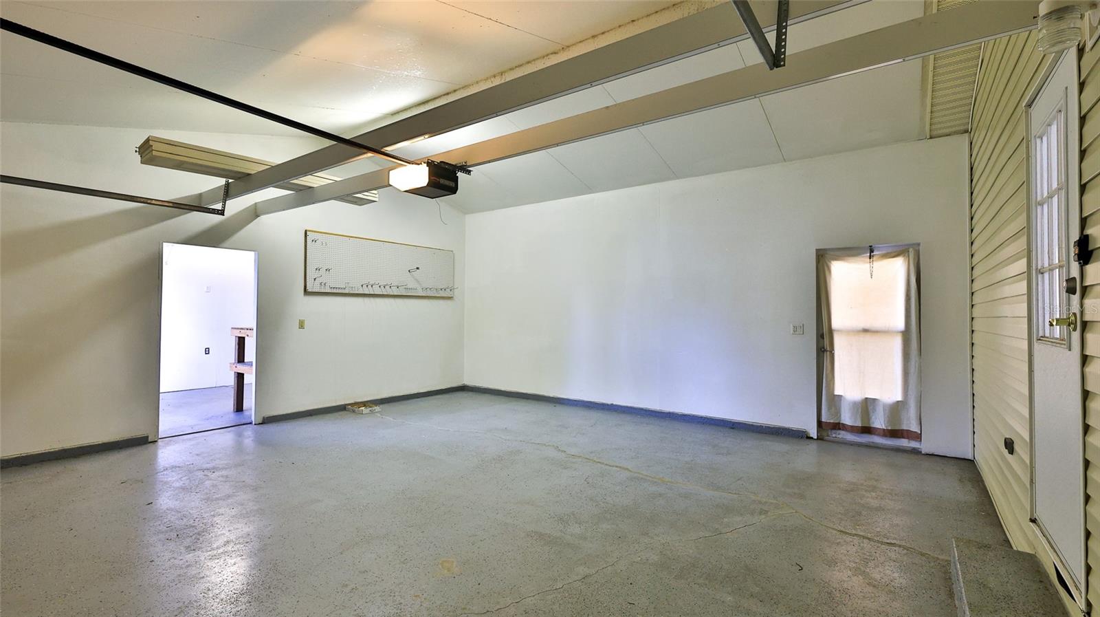 Image 27 of 53 For 415 Sioux Boulevard