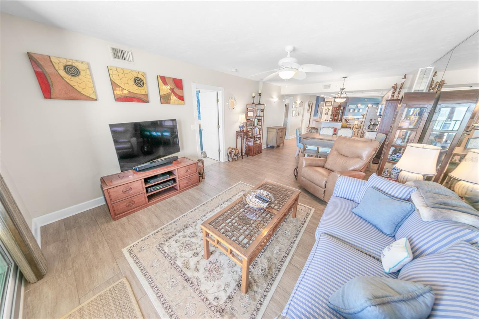 Image 12 of 62 For 4651 Atlantic Avenue 705