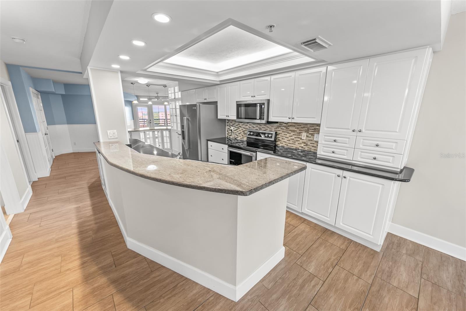 Image 14 of 62 For 4651 Atlantic Avenue 705