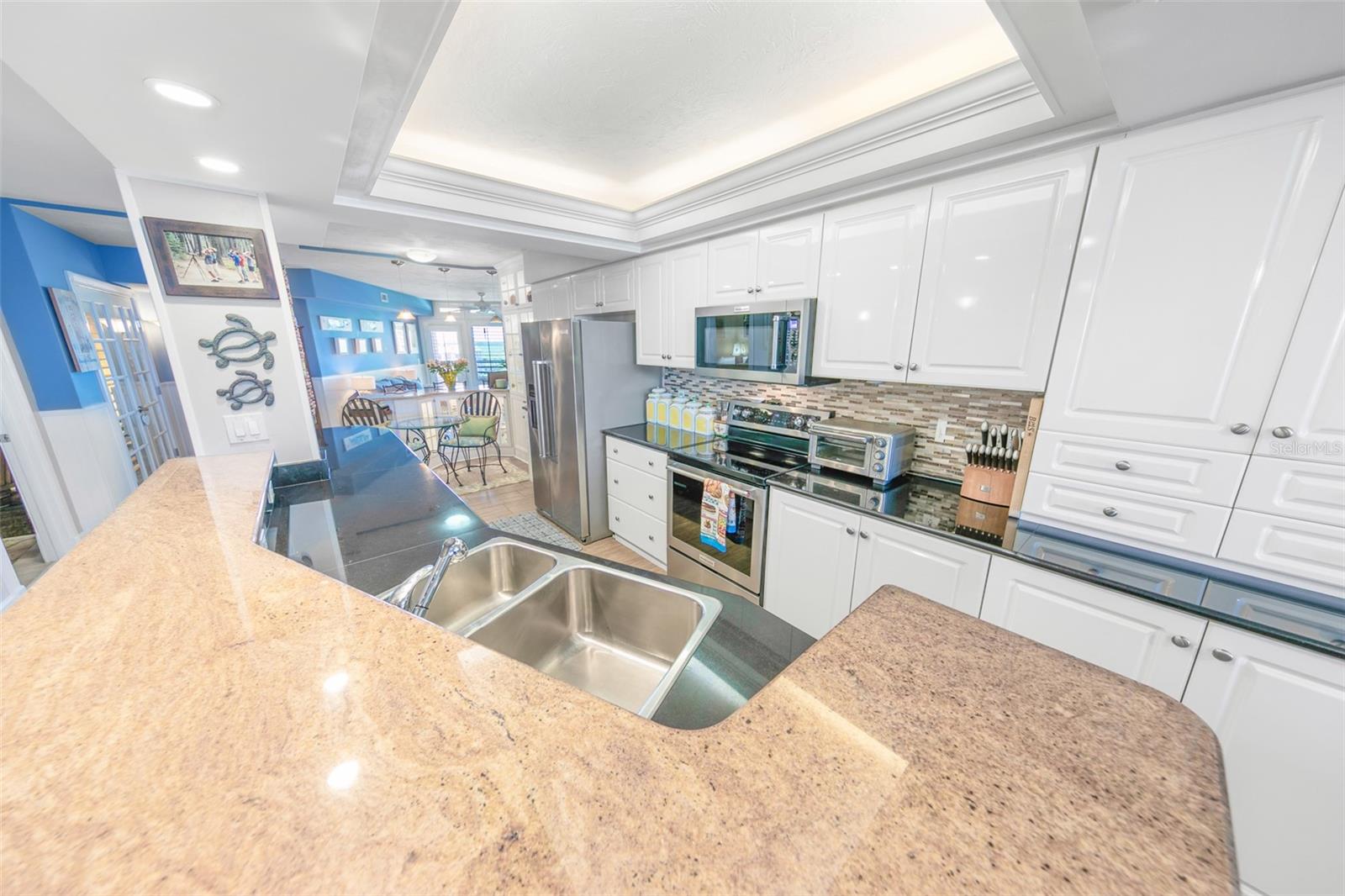 Image 15 of 62 For 4651 Atlantic Avenue 705