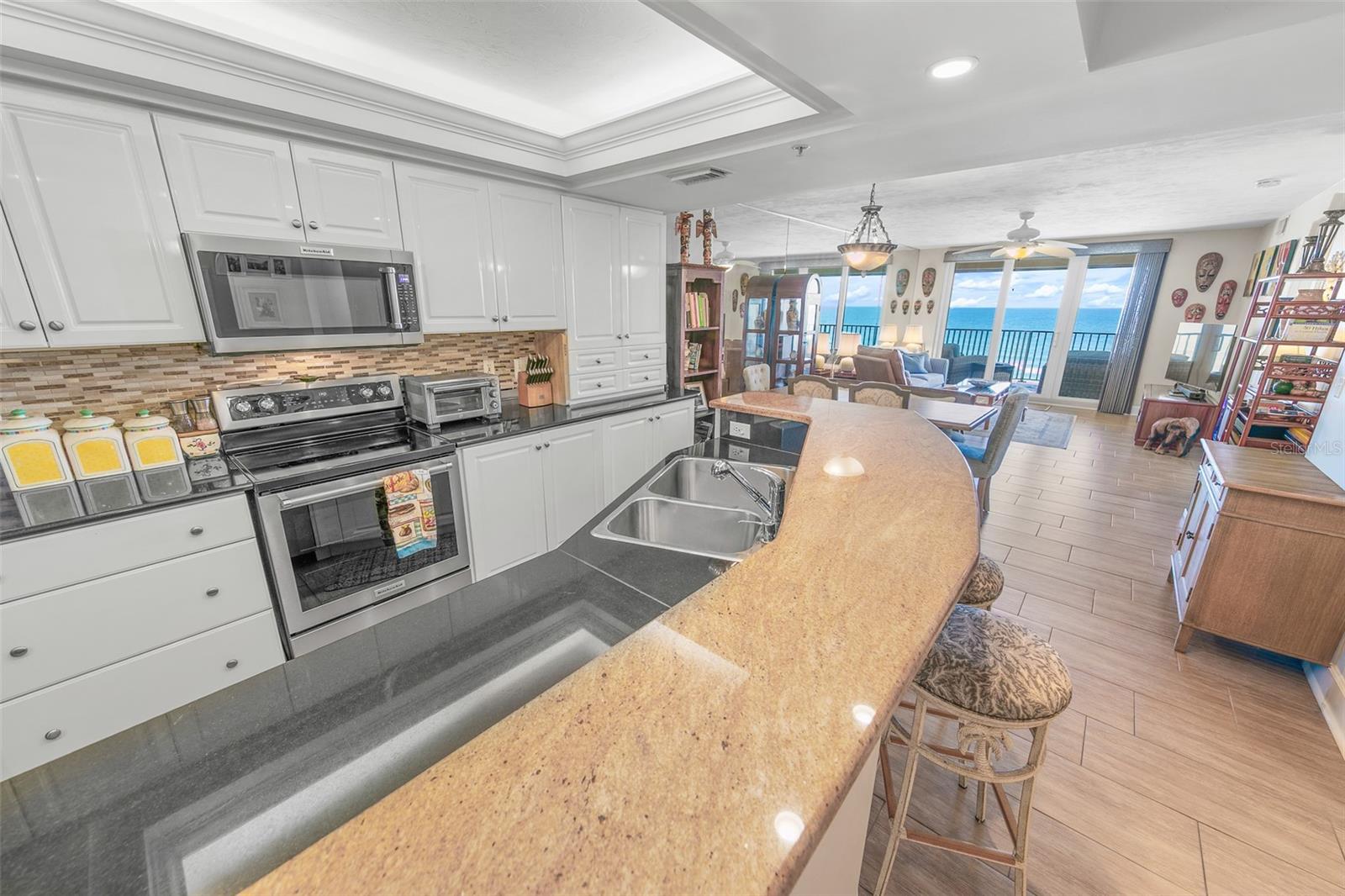 Image 16 of 62 For 4651 Atlantic Avenue 705