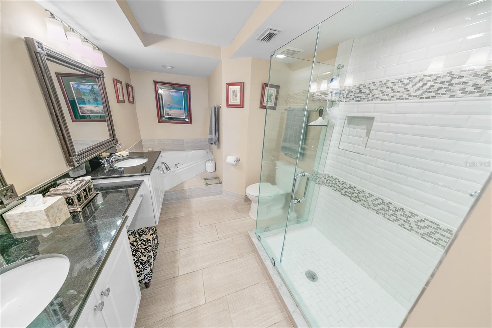 Image 23 of 62 For 4651 Atlantic Avenue 705