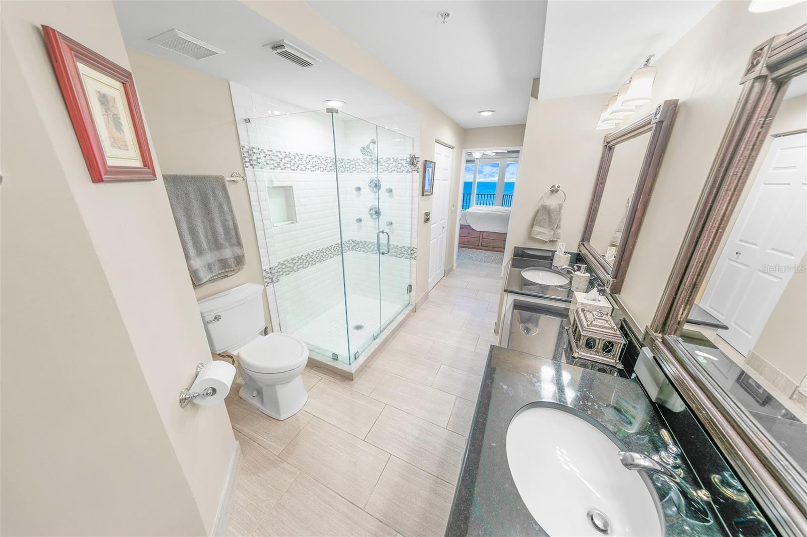 Image 24 of 62 For 4651 Atlantic Avenue 705