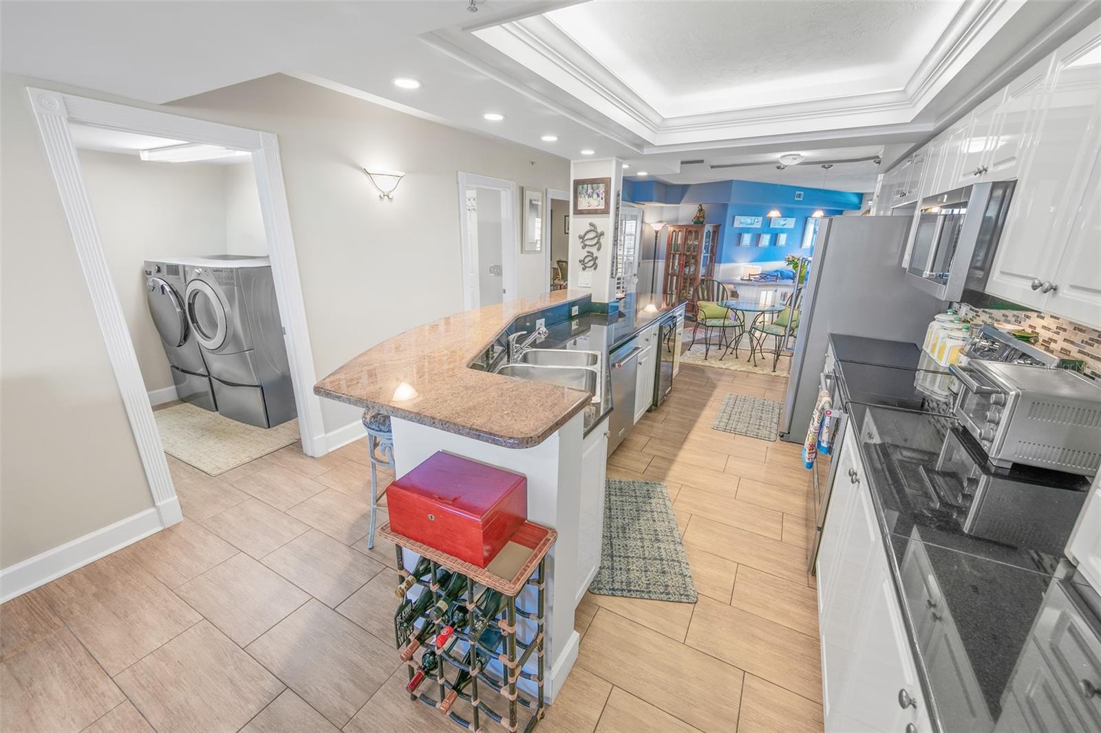 Image 25 of 62 For 4651 Atlantic Avenue 705