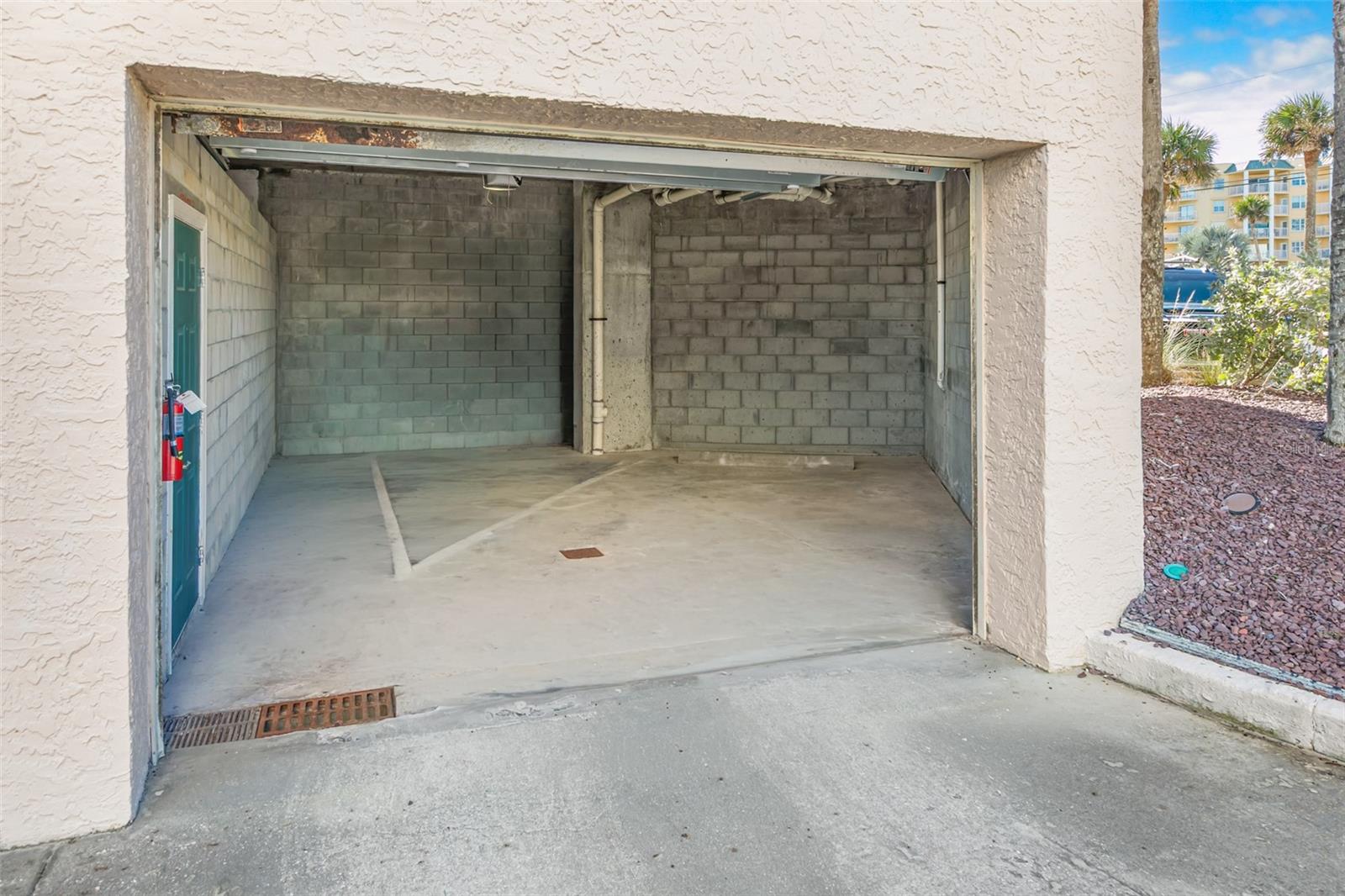 Image 3 of 62 For 4651 Atlantic Avenue 705