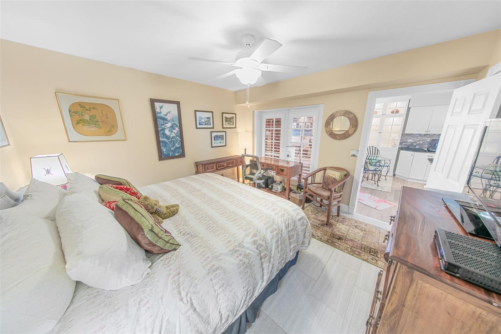 Image 40 of 62 For 4651 Atlantic Avenue 705