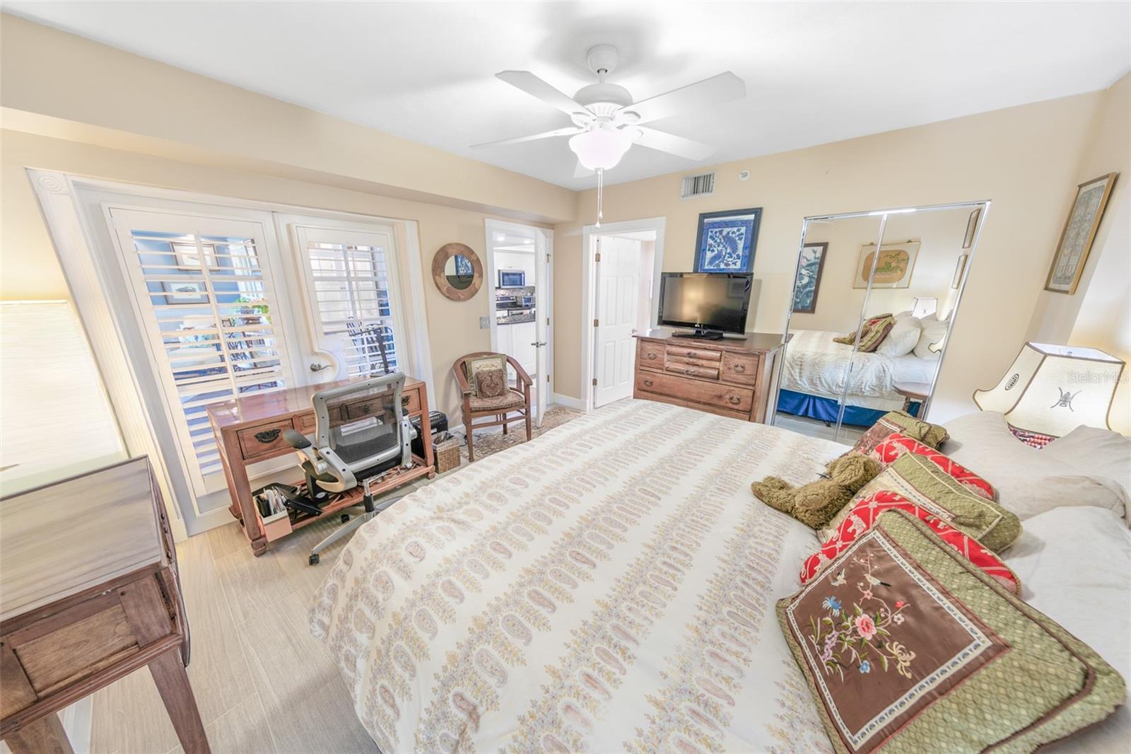 Image 41 of 62 For 4651 Atlantic Avenue 705