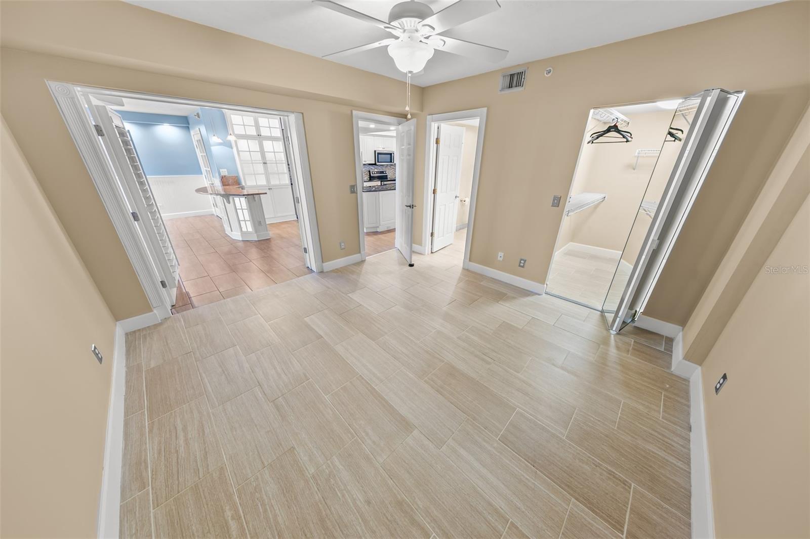 Image 43 of 62 For 4651 Atlantic Avenue 705