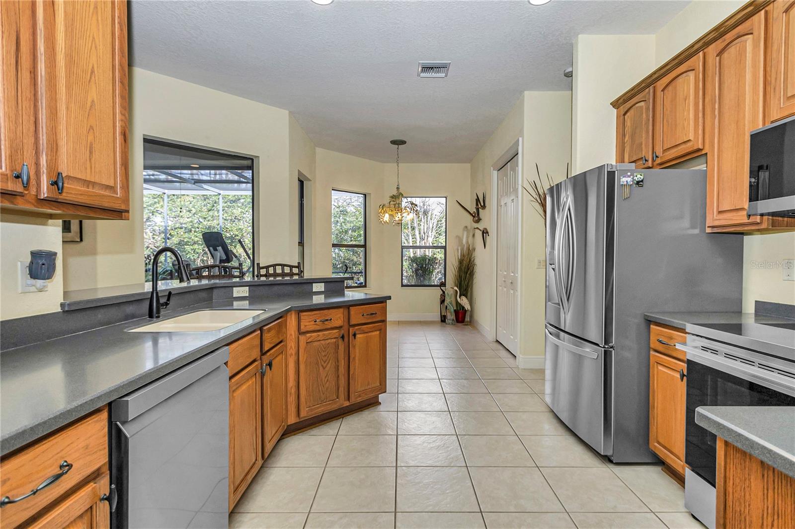 Image 16 of 79 For 5203 Grove Manor