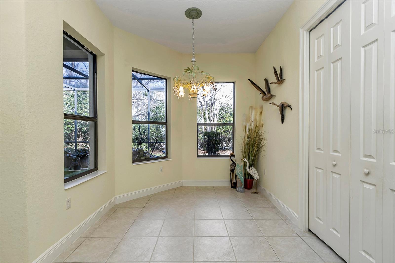 Image 17 of 79 For 5203 Grove Manor