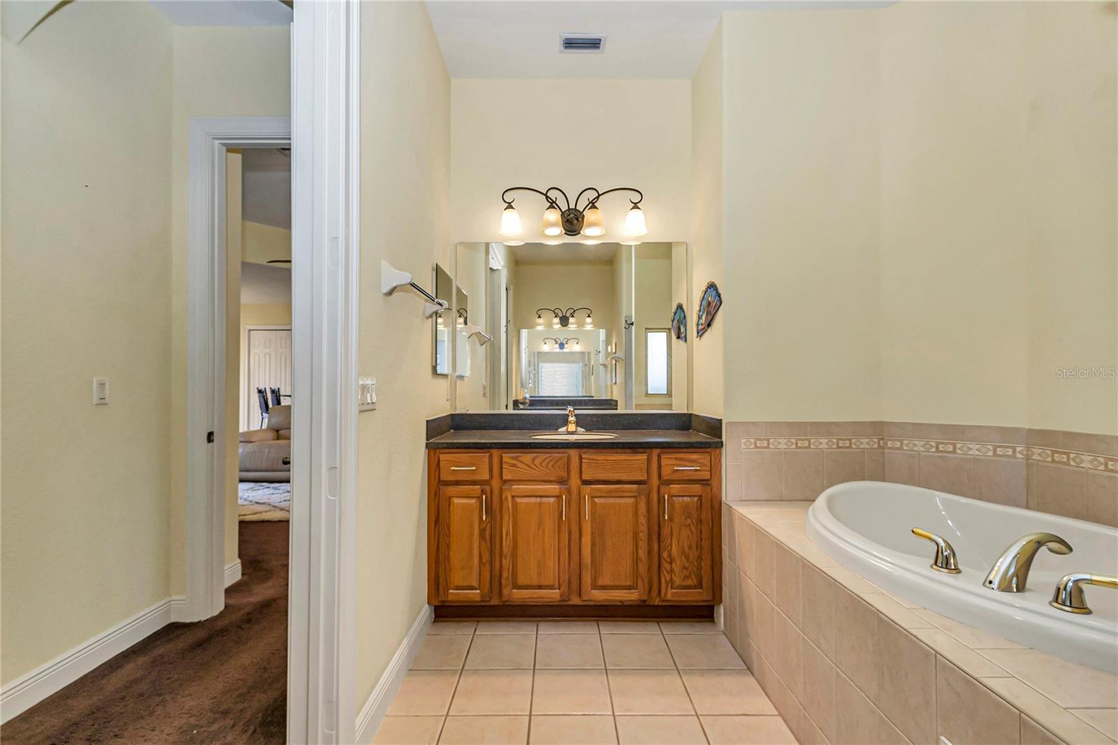 Image 21 of 79 For 5203 Grove Manor