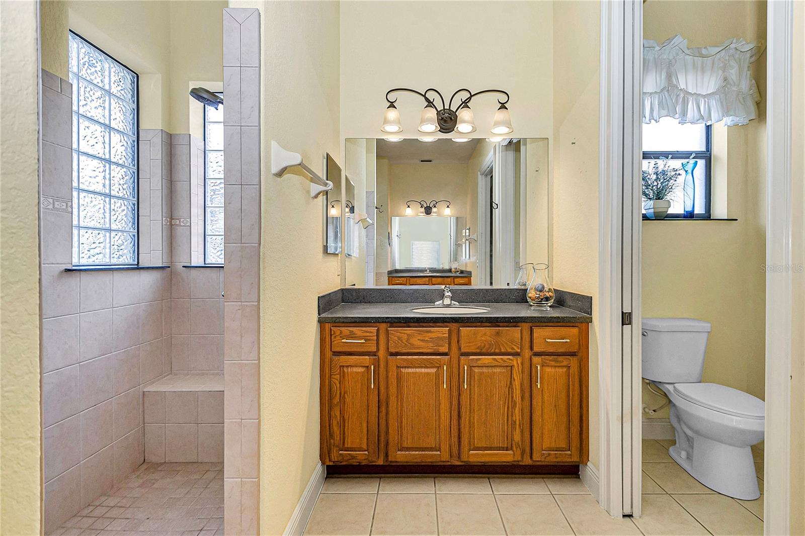 Image 23 of 79 For 5203 Grove Manor