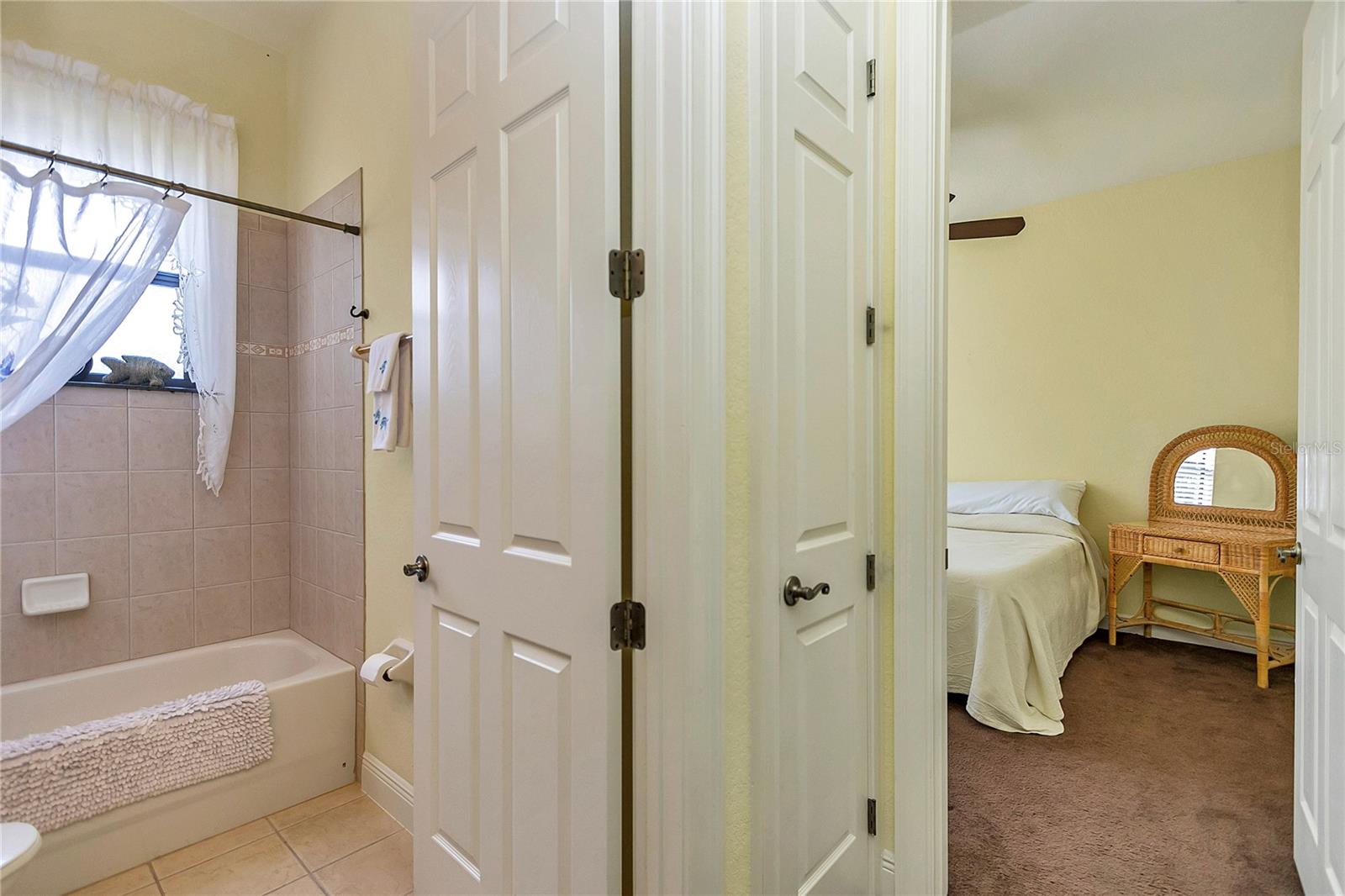 Image 26 of 79 For 5203 Grove Manor