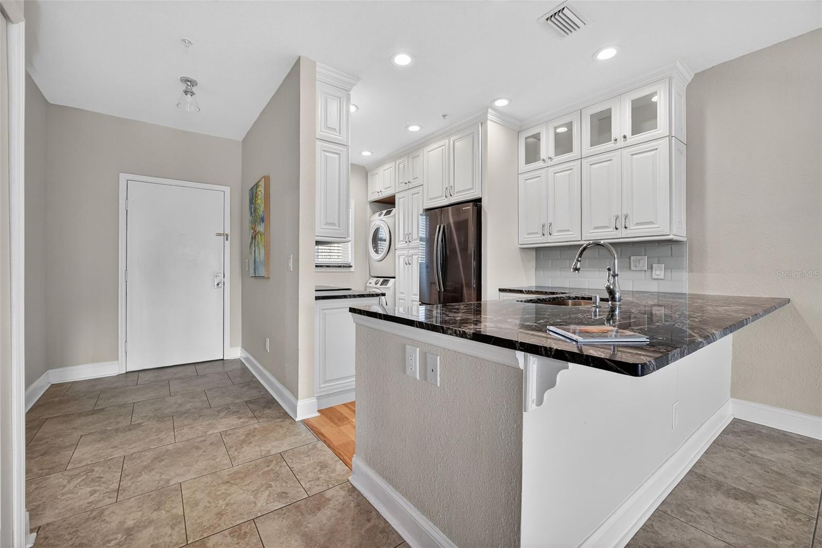 Listing photo id 3 for 2700 Peninsula Avenue 132