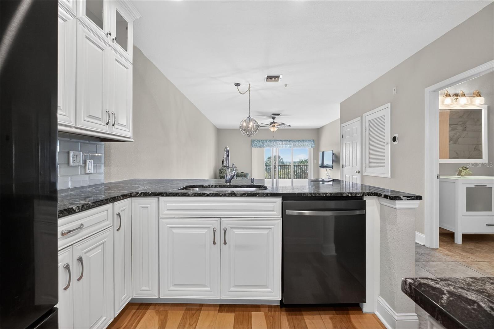 Listing photo id 4 for 2700 Peninsula Avenue 132