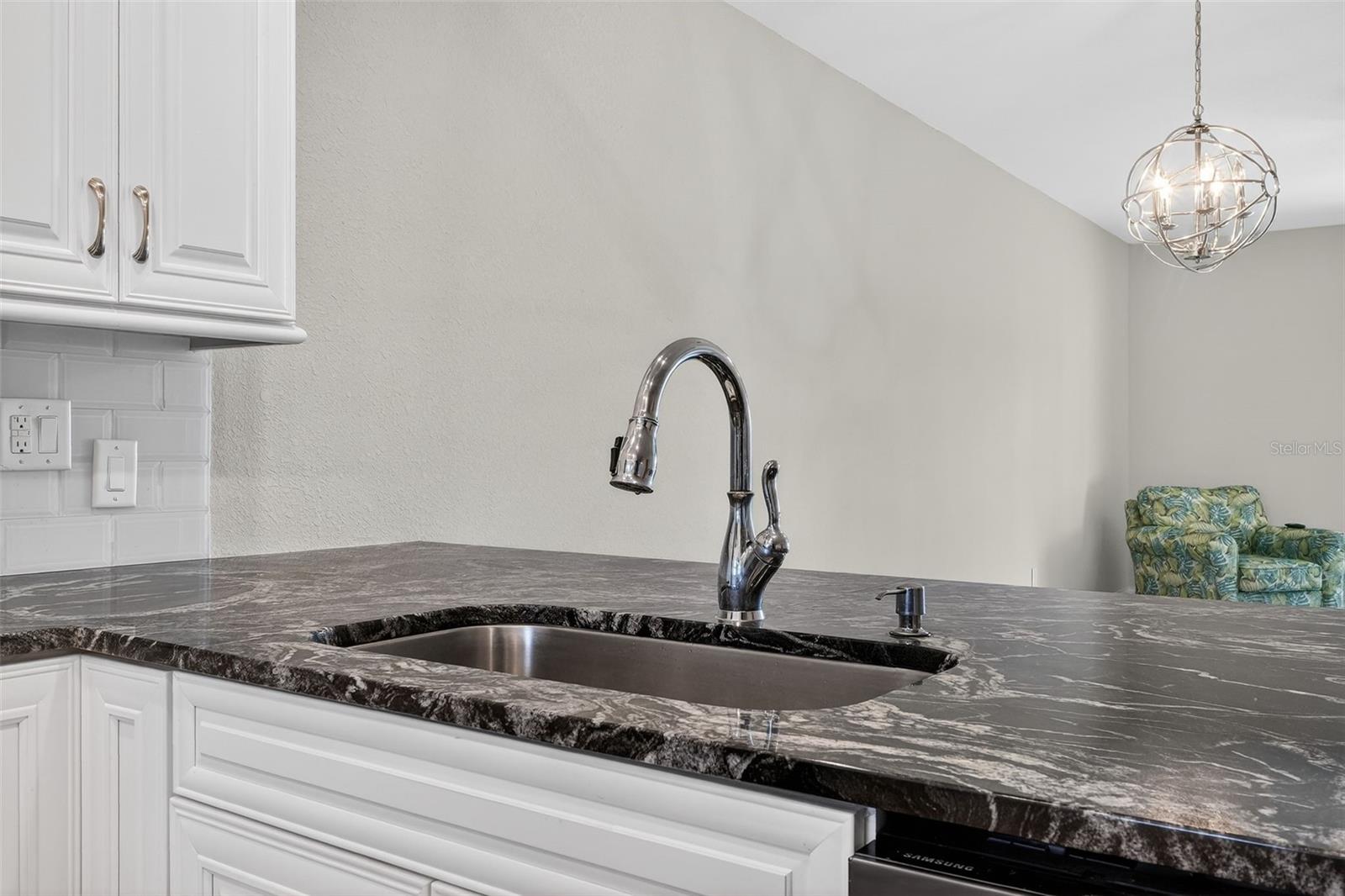 Listing photo id 5 for 2700 Peninsula Avenue 132