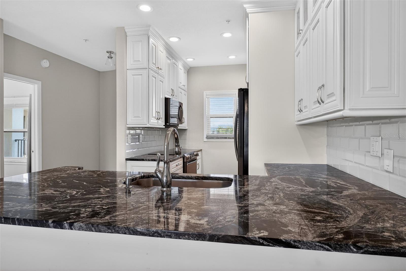 Listing photo id 6 for 2700 Peninsula Avenue 132