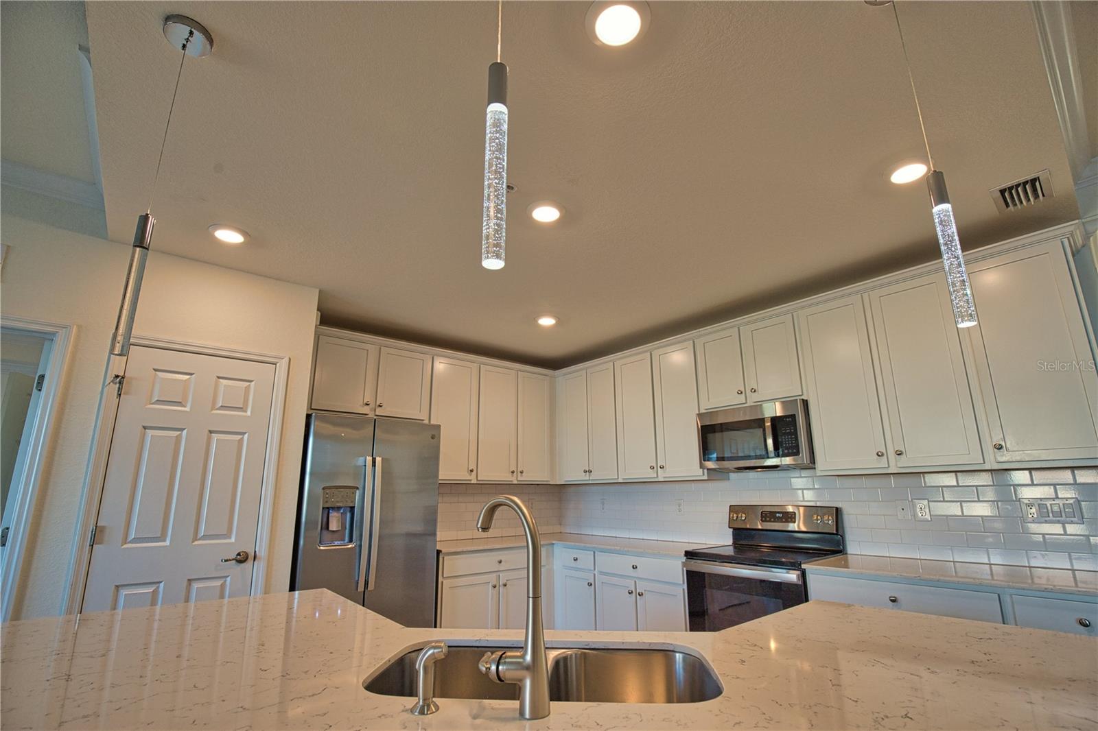 Image 17 of 47 For 10042 Crooked Creek Drive 102