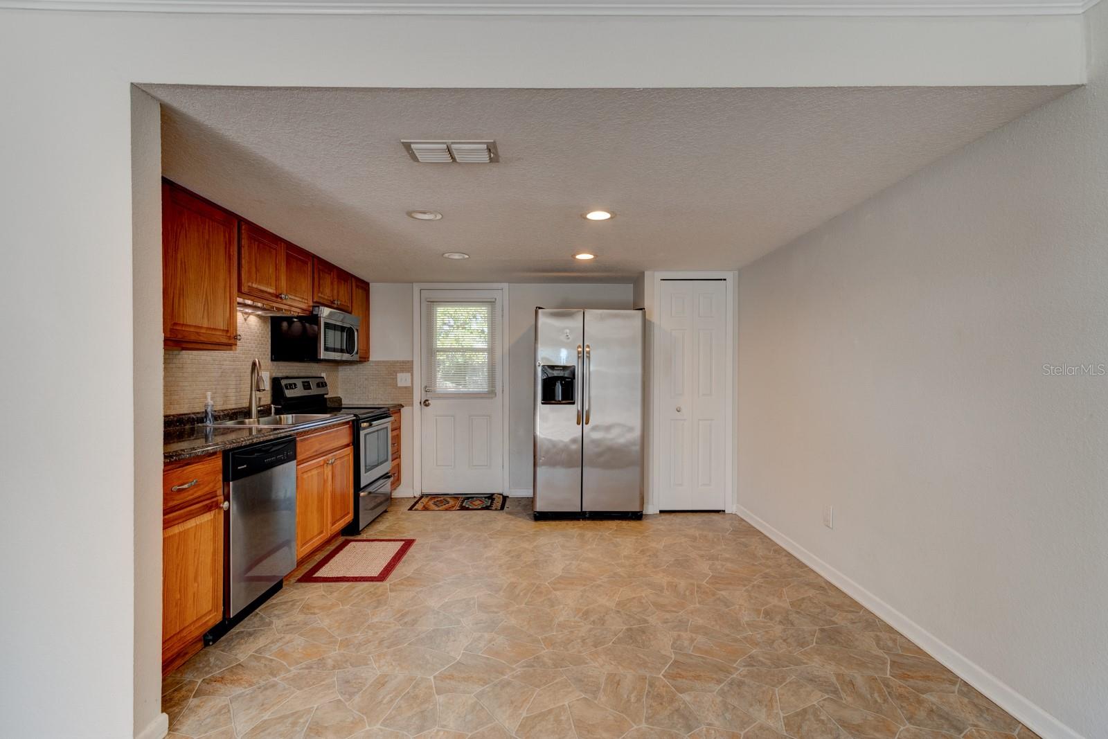 Image 10 of 34 For 712-714 Oakwood Avenue