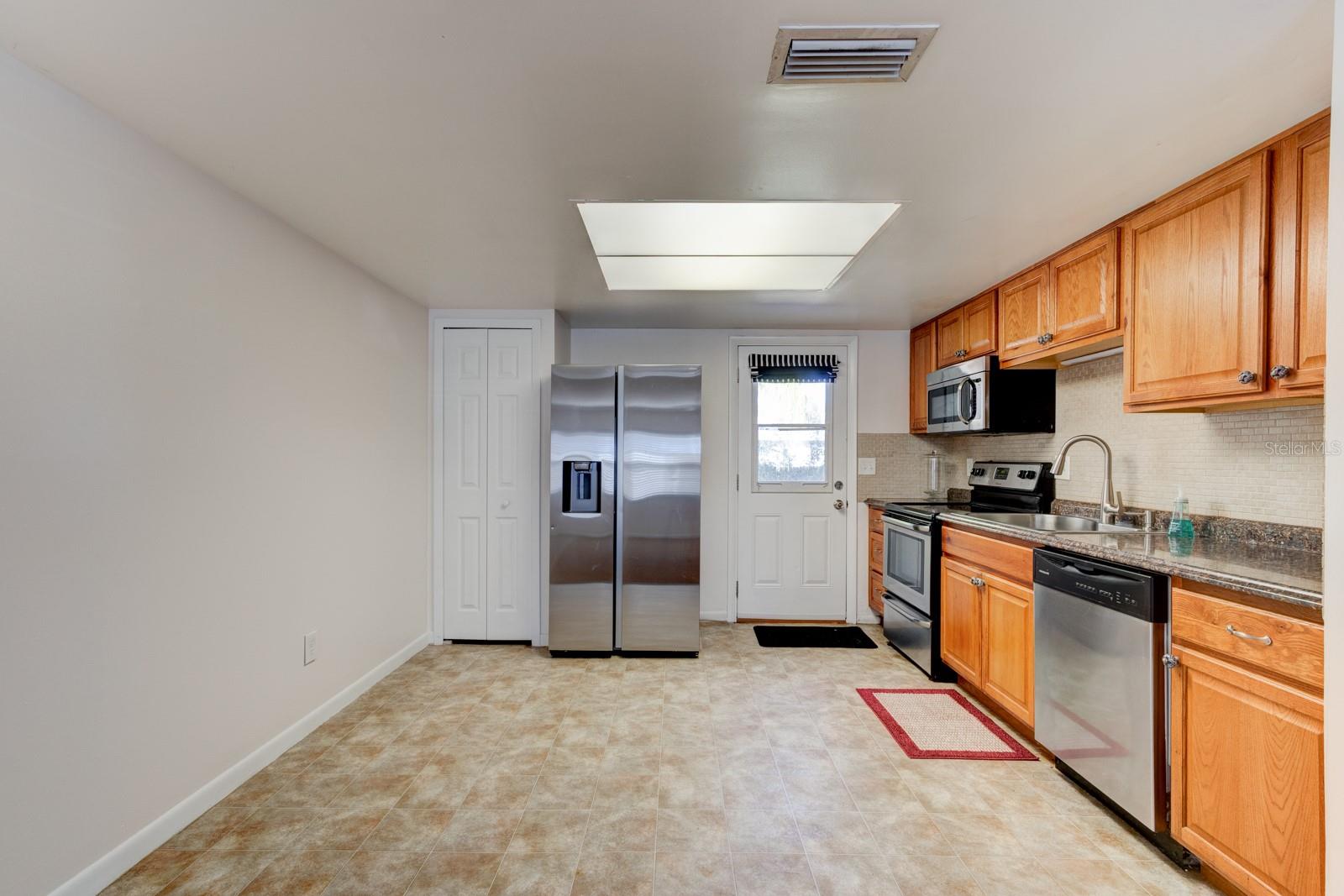 Image 19 of 34 For 712-714 Oakwood Avenue