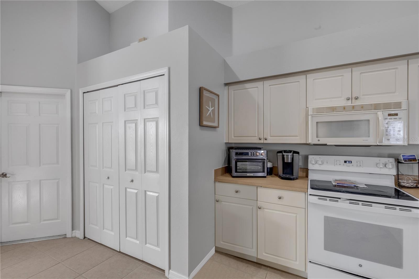 Image 15 of 72 For 649 Coral Trace Boulevard