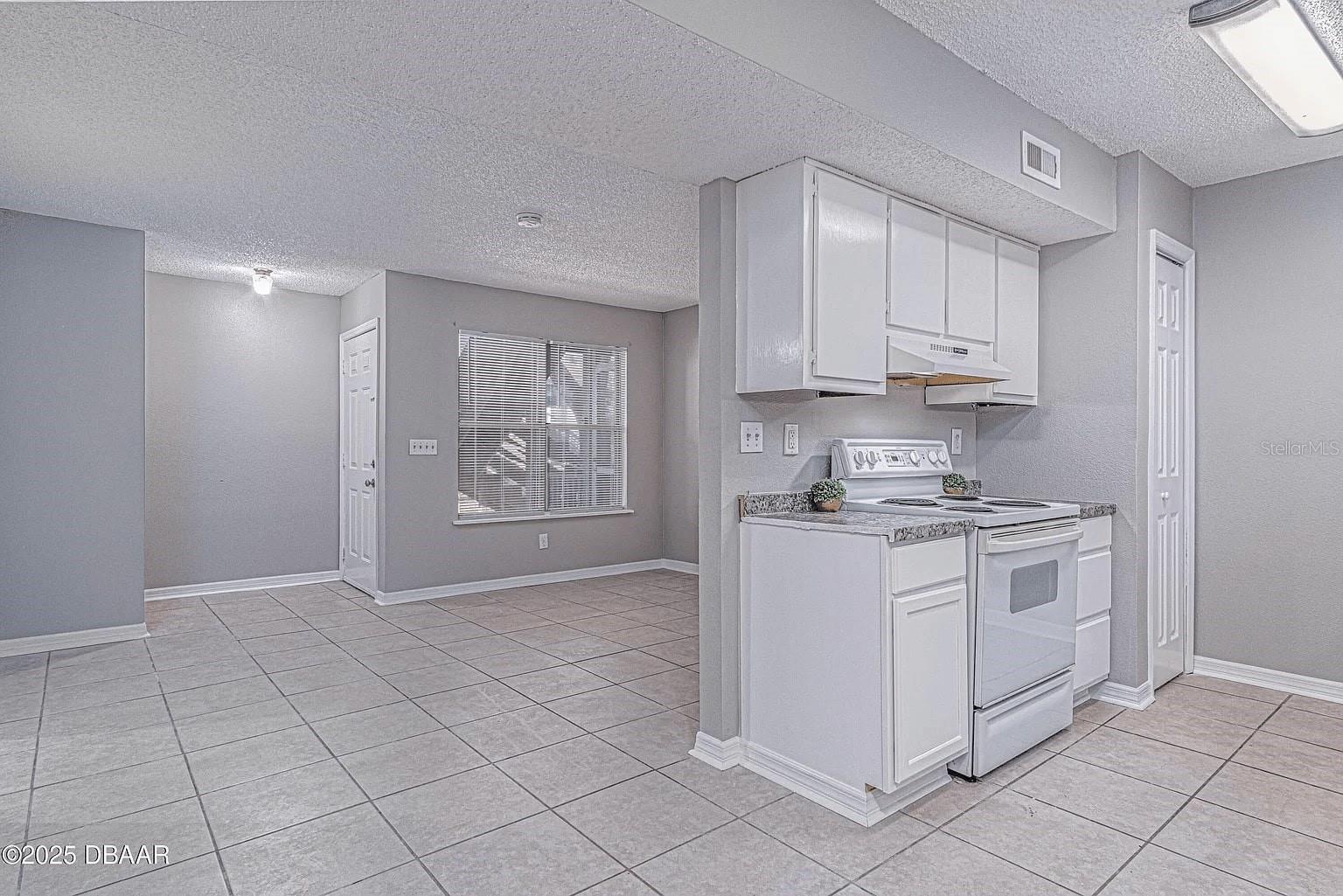 Image 5 of 19 For 1600 Big Tree Road H4