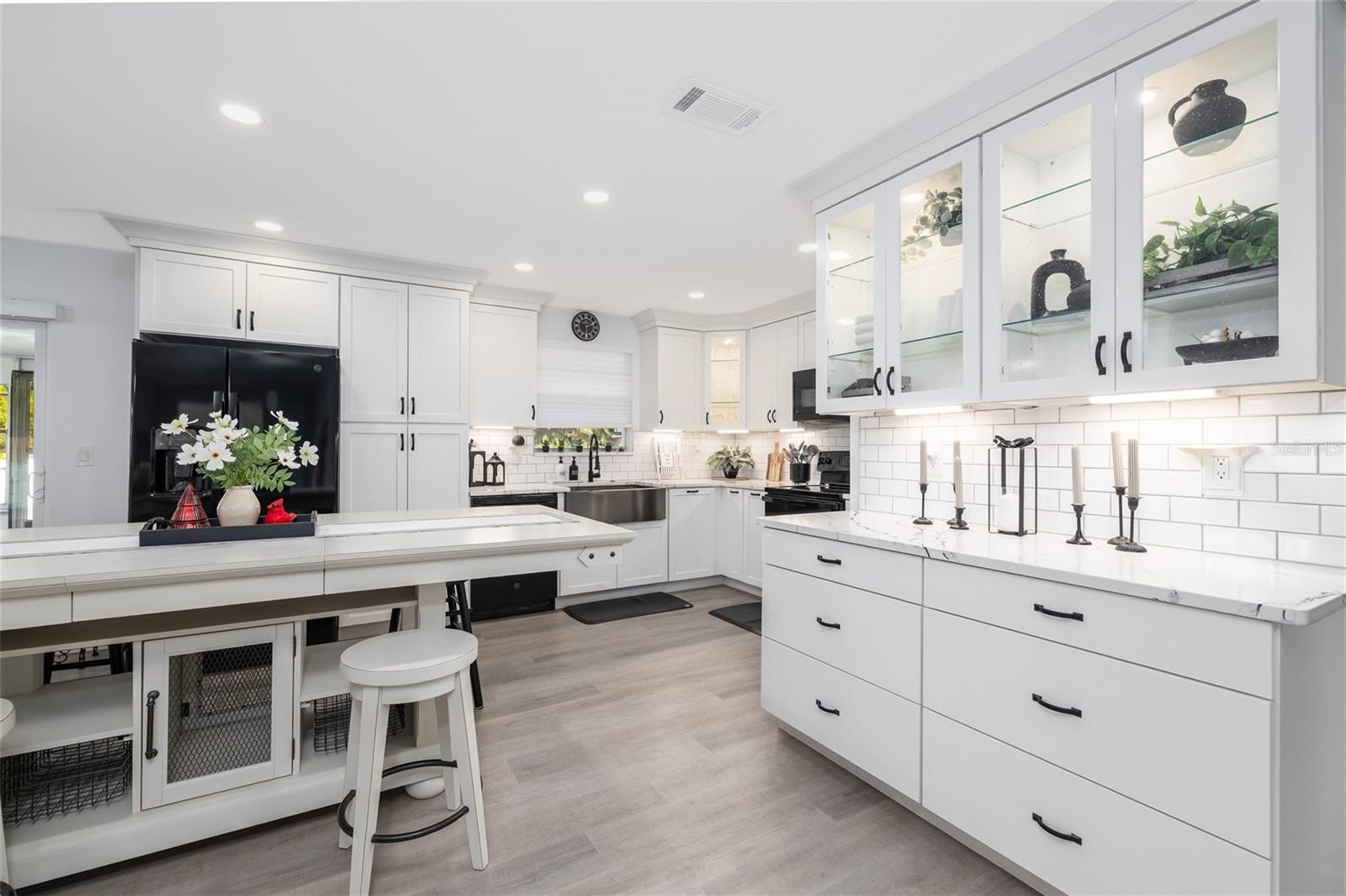 Image 11 of 32 For 692 Gaslight Drive