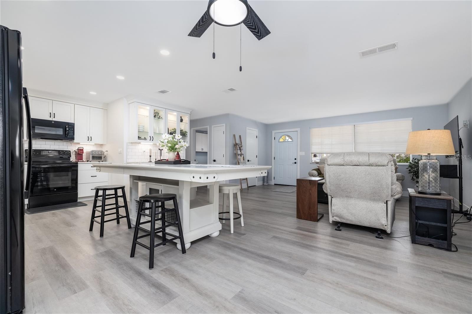 Image 13 of 32 For 692 Gaslight Drive