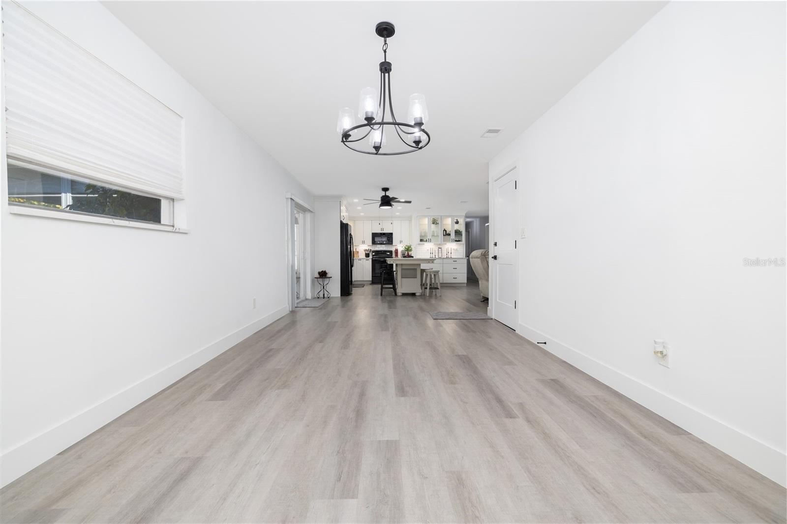 Image 14 of 32 For 692 Gaslight Drive