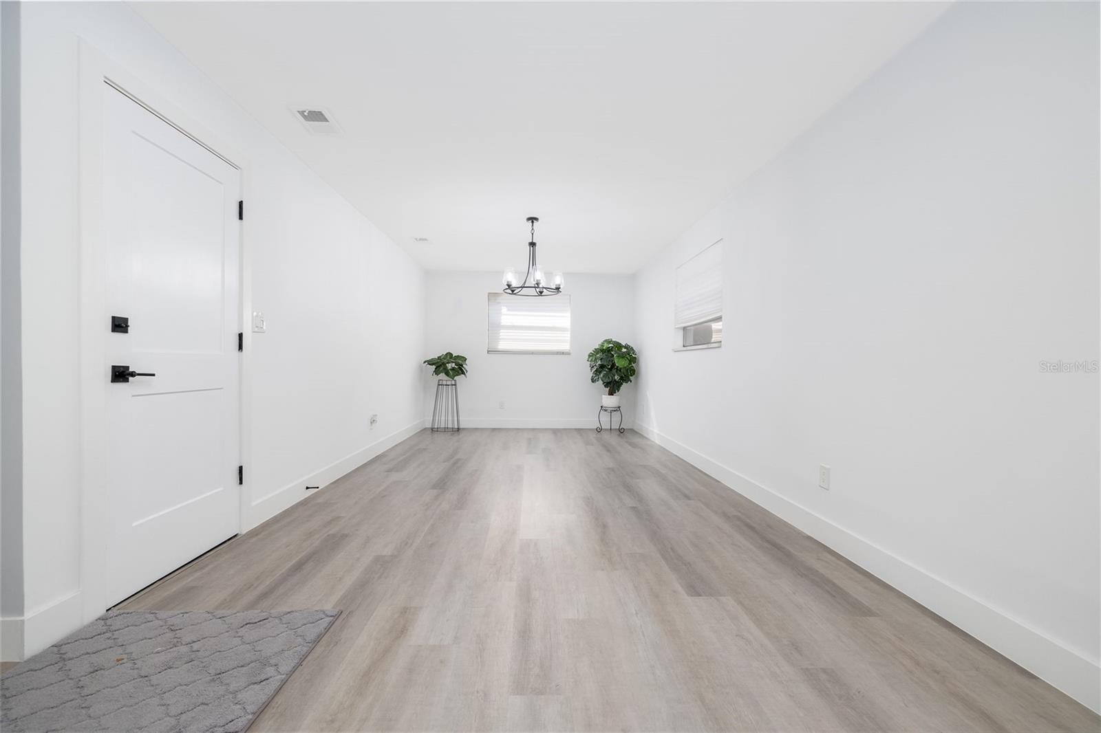 Image 15 of 32 For 692 Gaslight Drive