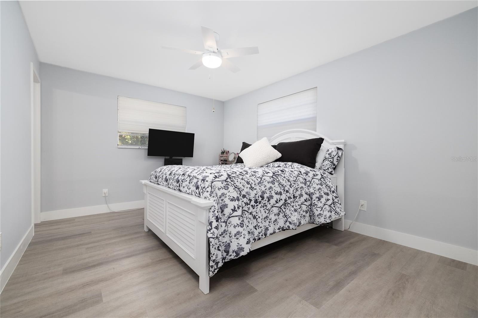 Image 16 of 32 For 692 Gaslight Drive