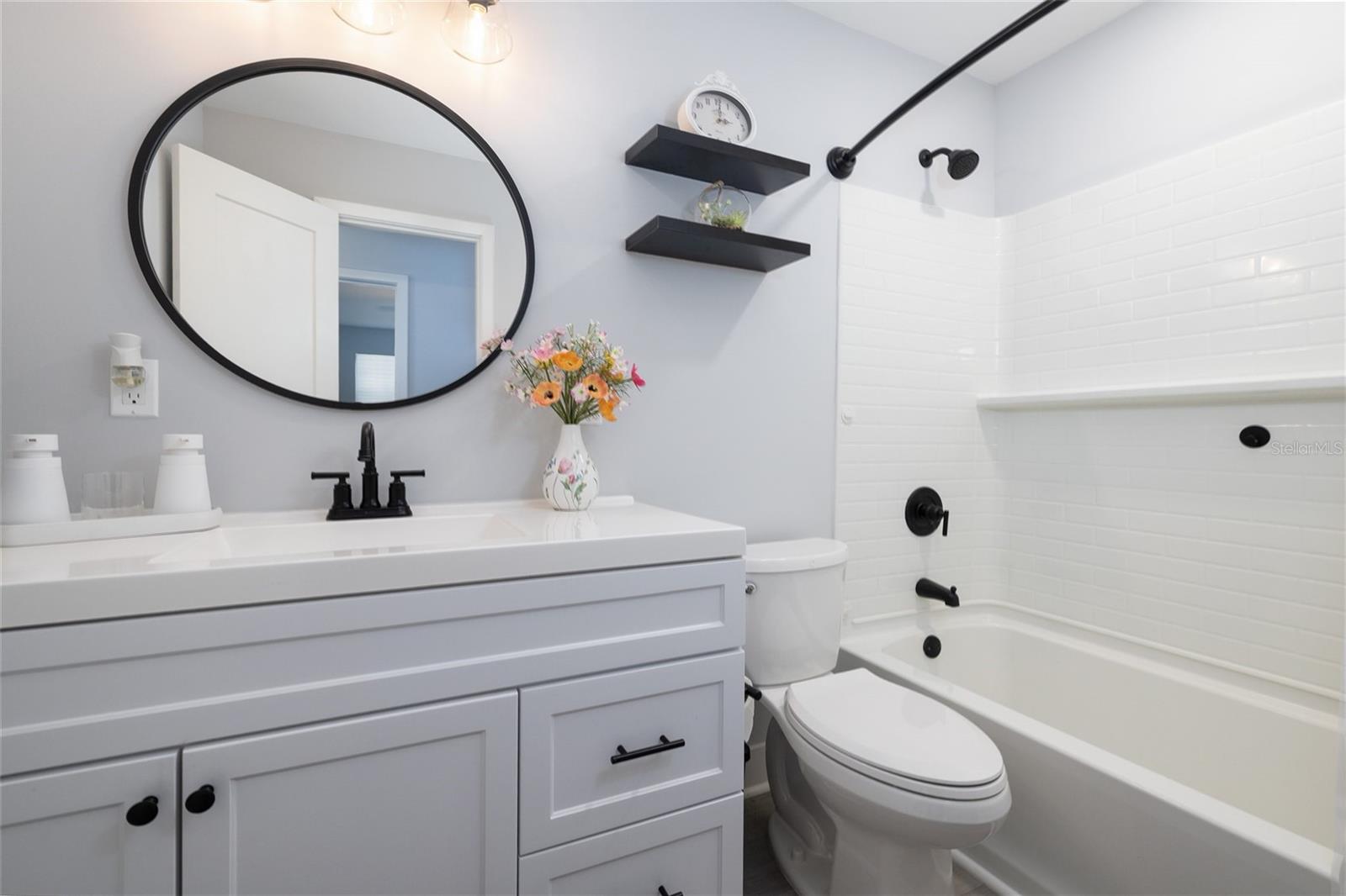 Image 23 of 32 For 692 Gaslight Drive