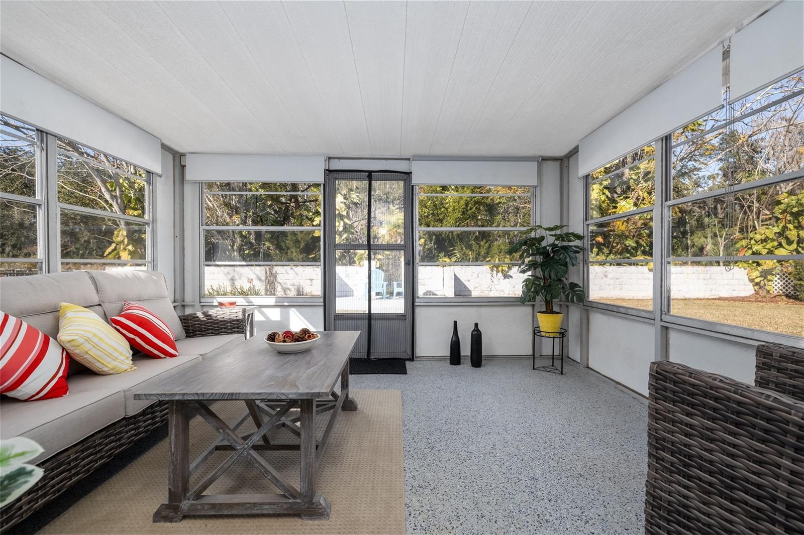 Image 25 of 32 For 692 Gaslight Drive