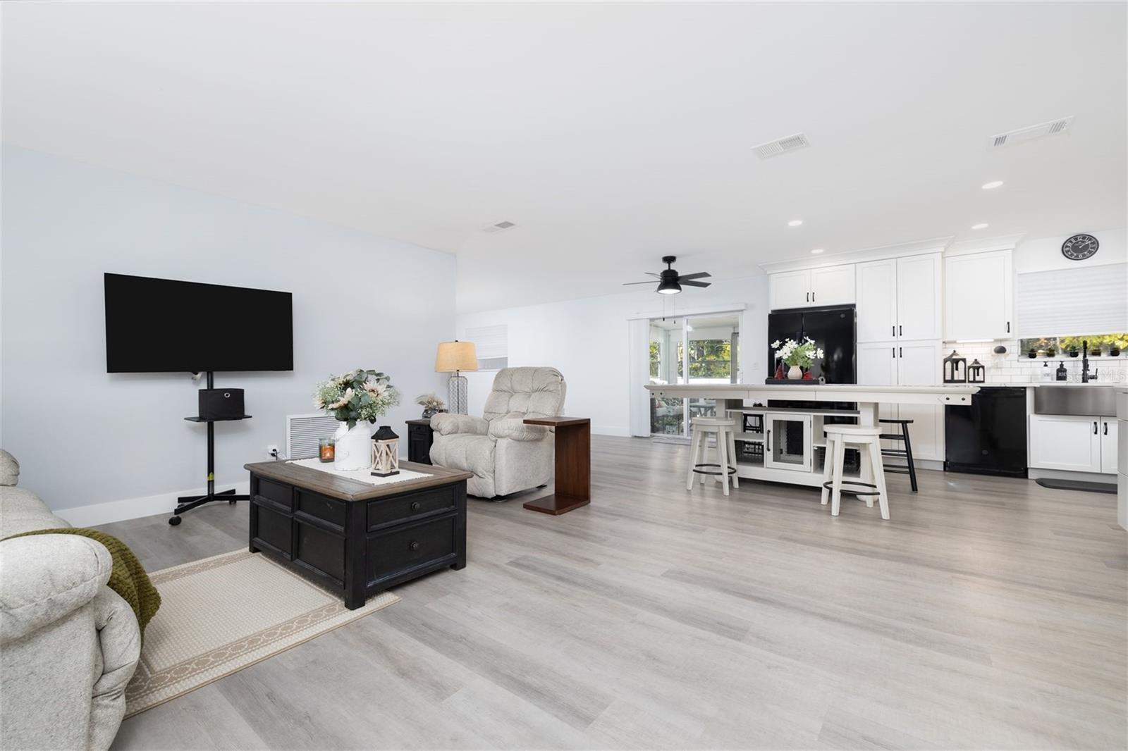 Image 5 of 32 For 692 Gaslight Drive