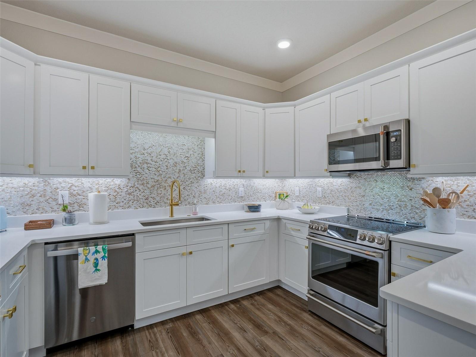 Image 14 of 77 For 3074 Isles Way