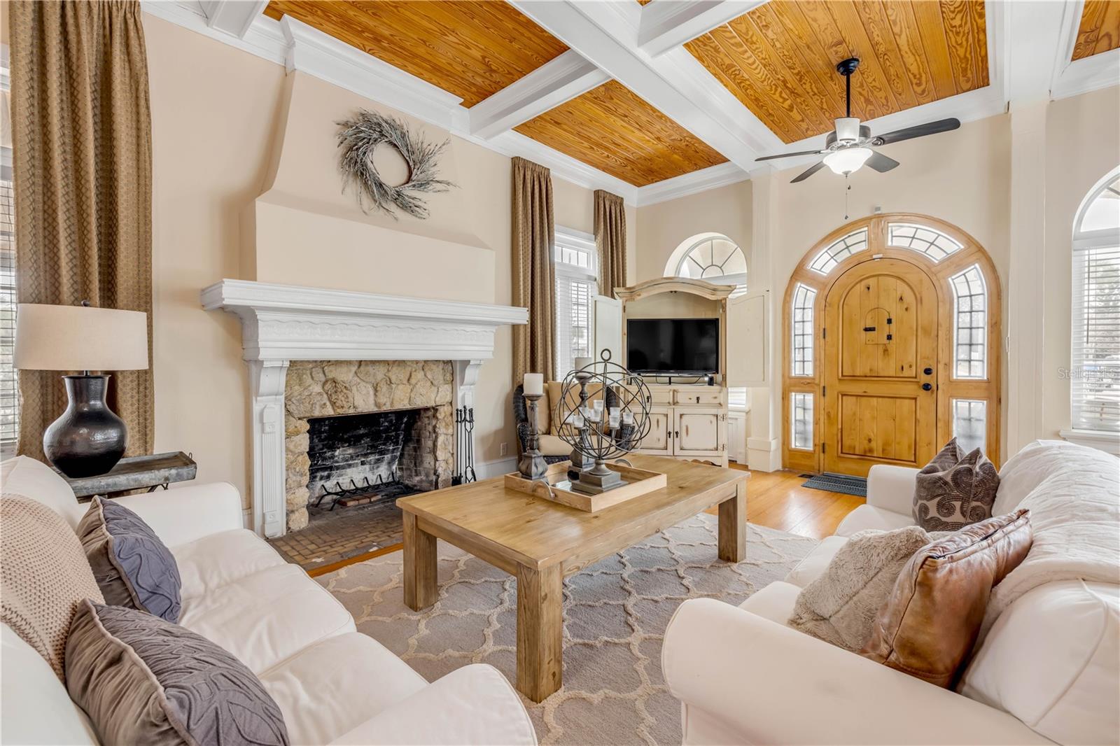 Image 11 of 97 For 319 Wisteria Road