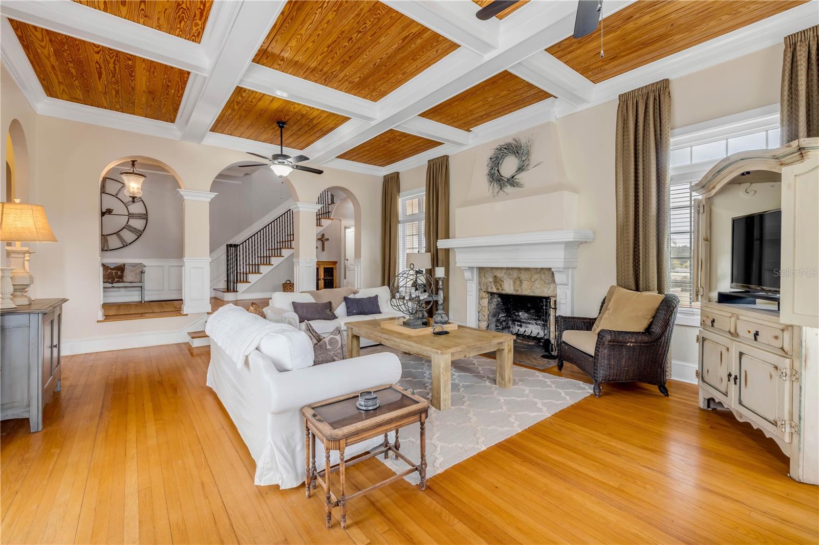 Image 13 of 97 For 319 Wisteria Road