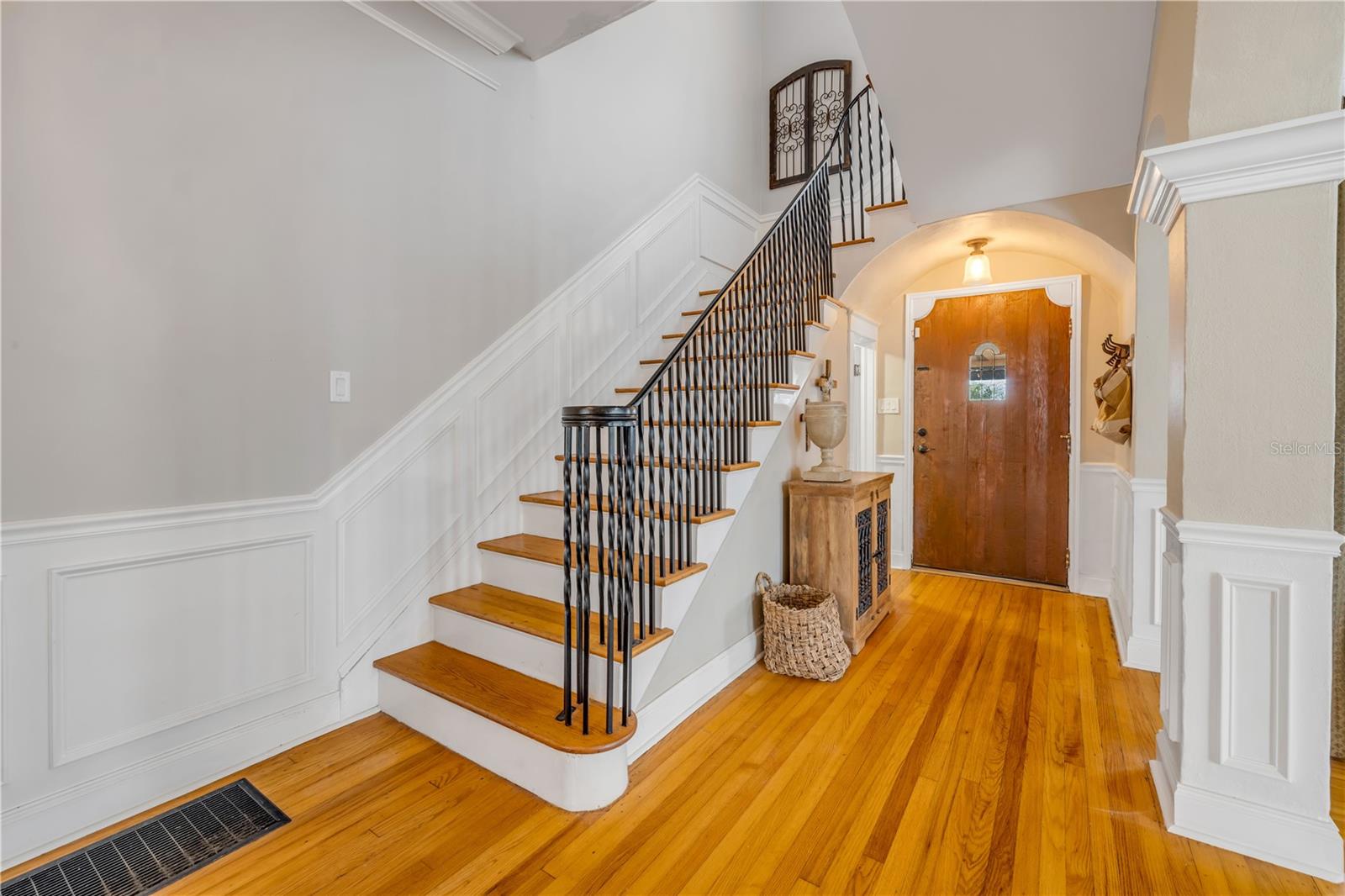 Image 21 of 97 For 319 Wisteria Road