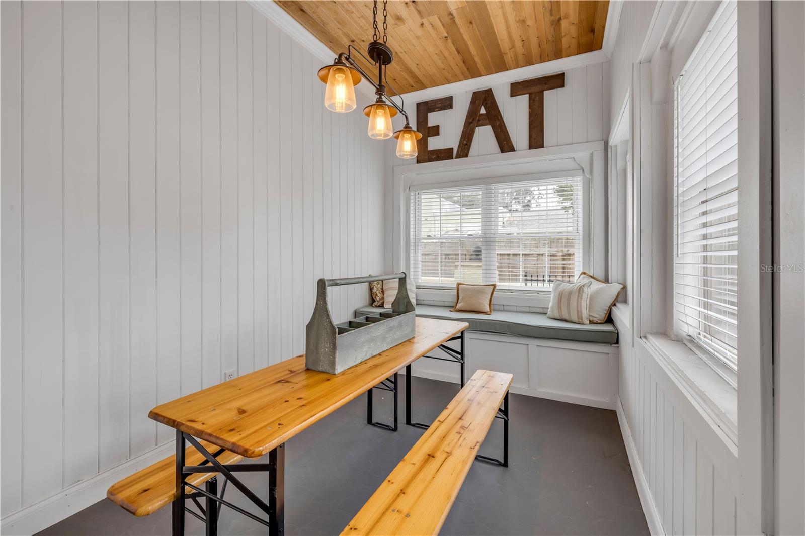 Image 37 of 97 For 319 Wisteria Road