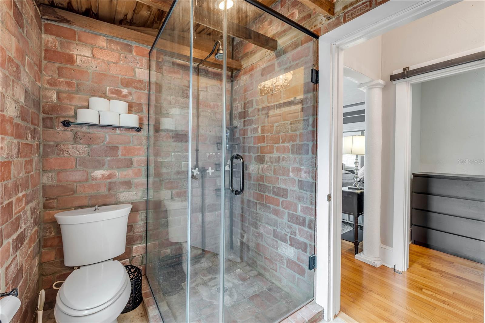 Image 50 of 97 For 319 Wisteria Road