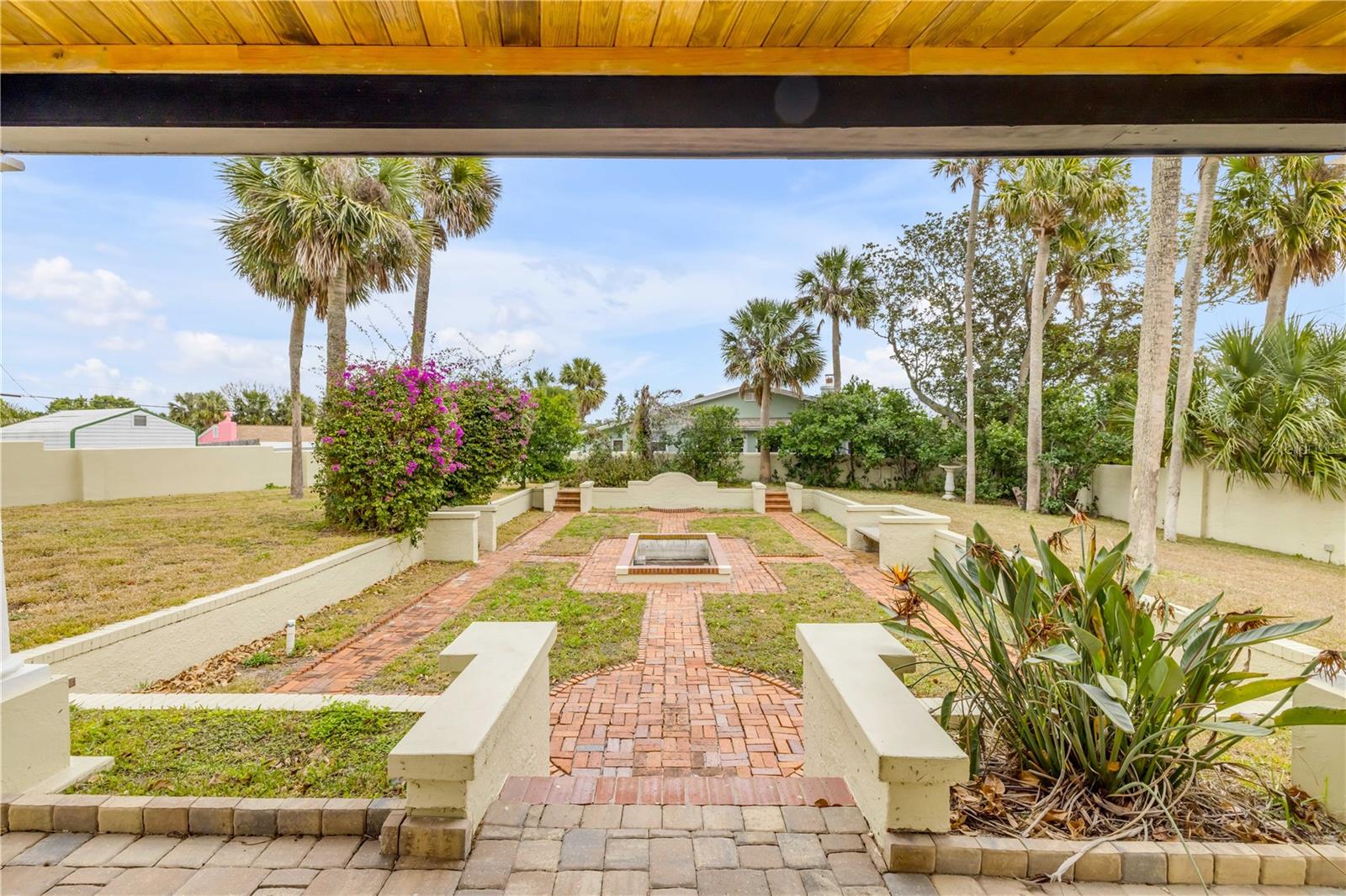 Image 75 of 97 For 319 Wisteria Road