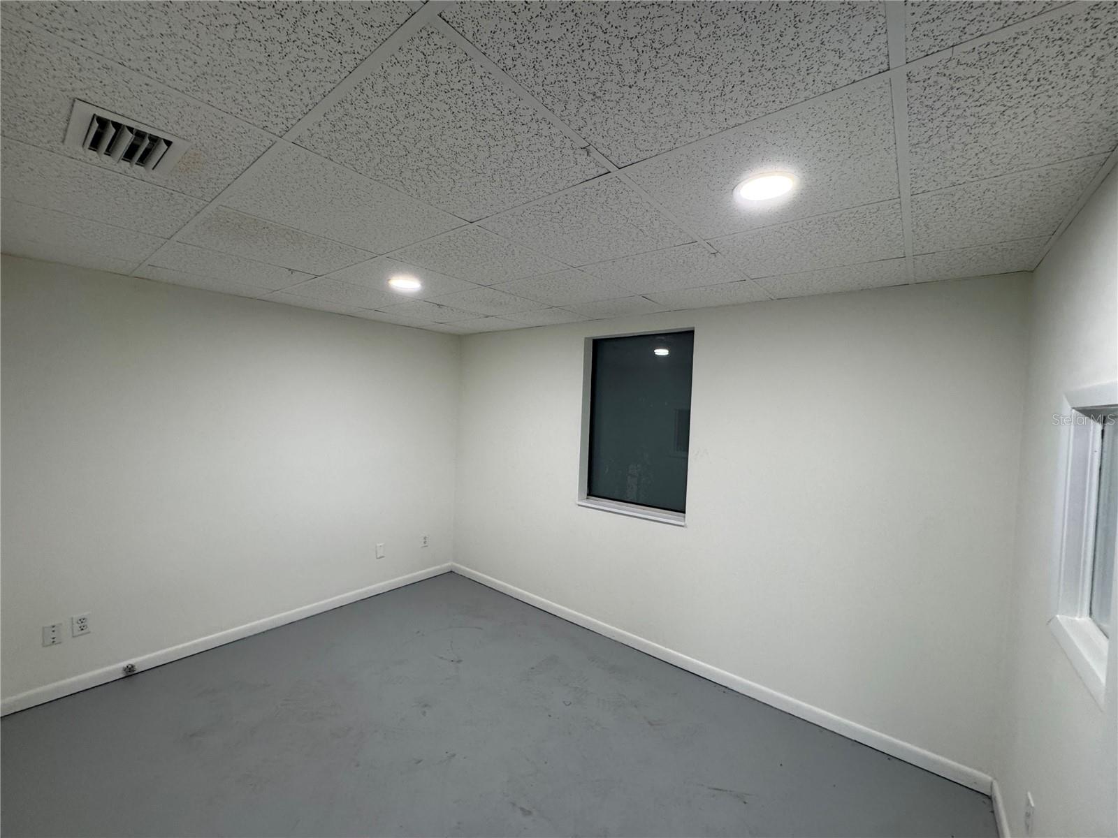 Image 5 of 9 For 702 Park Avenue A1