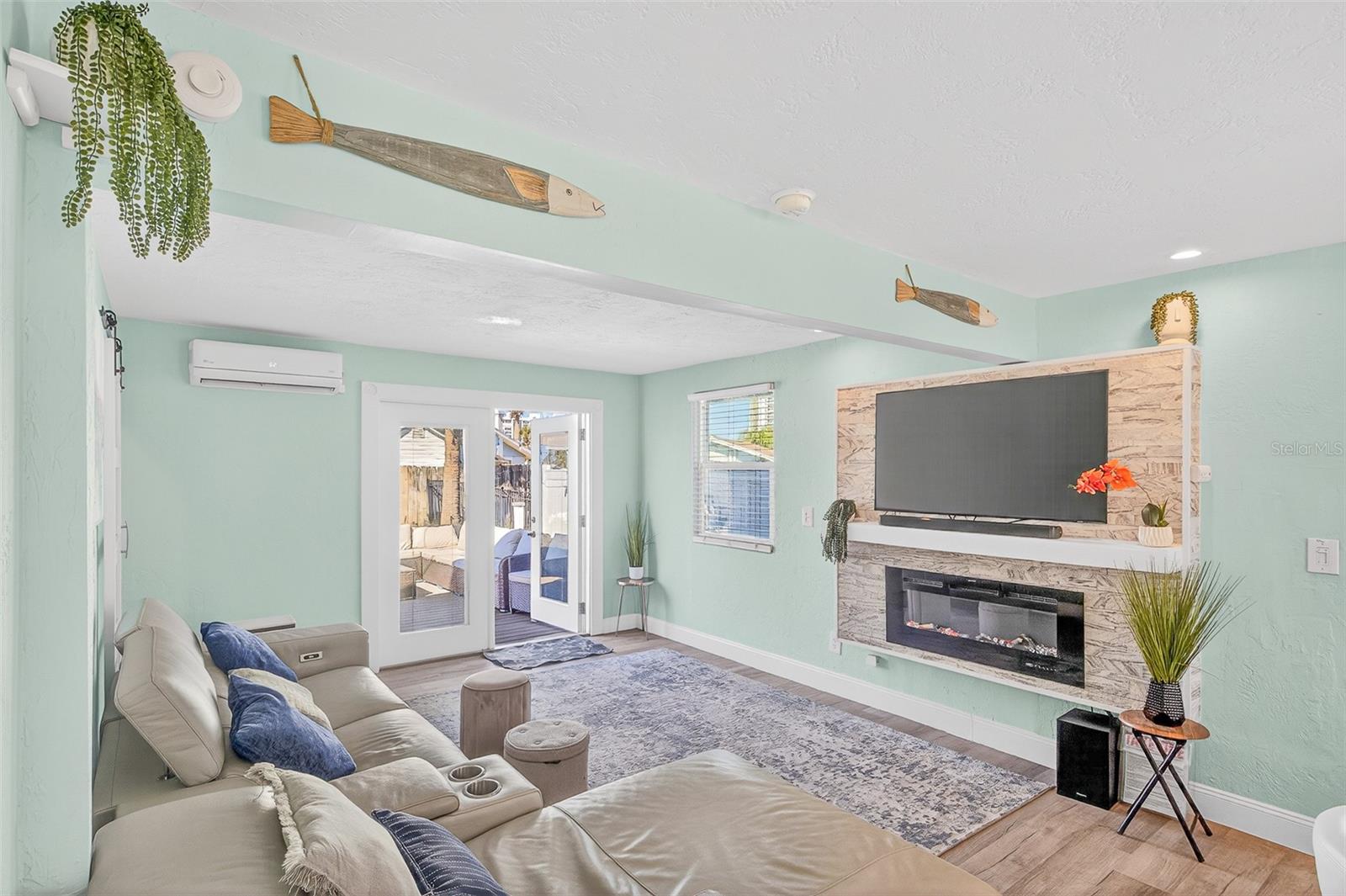 Image 13 of 42 For 7 River Drive