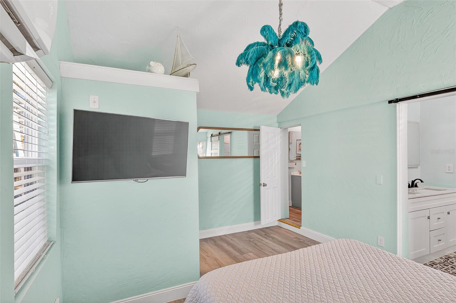 Image 21 of 42 For 7 River Drive