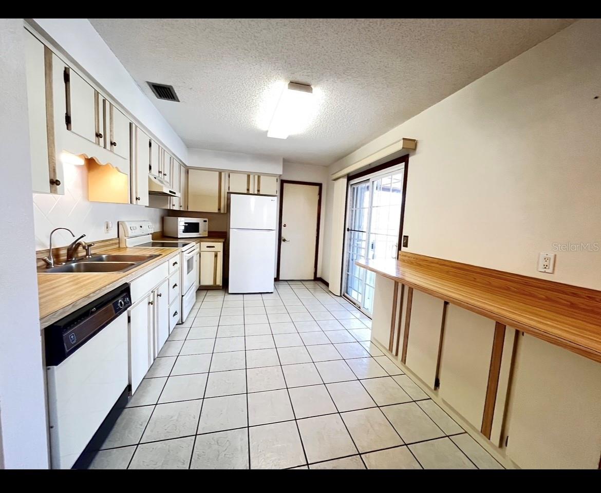 Image 6 of 9 For 3215 Victory Palm Drive